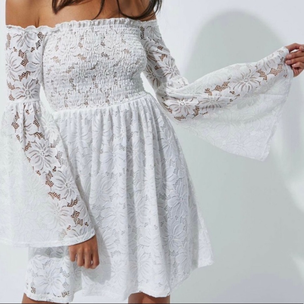 MOVING SALE ✨ Bridal Lace Off Shoulder Dress